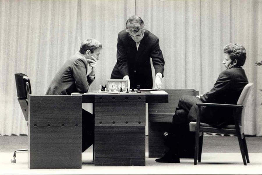 Amazing Chess Game: Bobby Fischer vs Boris Spassky 1972 Game 6 - Queens  Gambit - Brilliancy! 