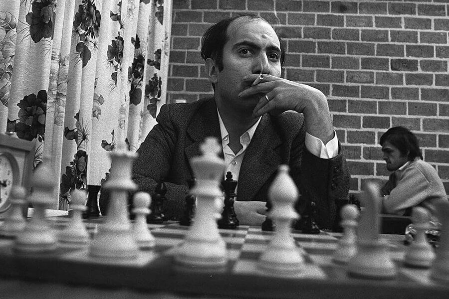 Fun fact: Mikhail Tal (1936-1992), one of the best attacking chess player  of his time, can play the piano quite well despite only having three  fingers. : r/lingling40hrs