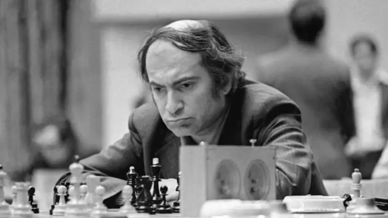 The Masterful Playing Style of Mikhail Tal - Chess Legend - Henry Chess Sets